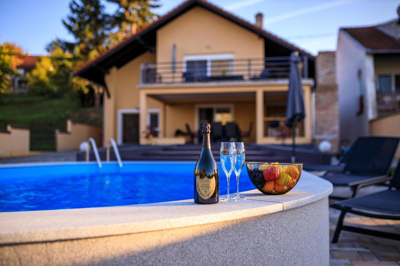 Villa Aljmaš Eksteriør bilde